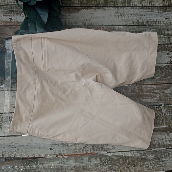 BETTE COURT BEIGE HITS AT THE KNEES - Picture 5 of 5